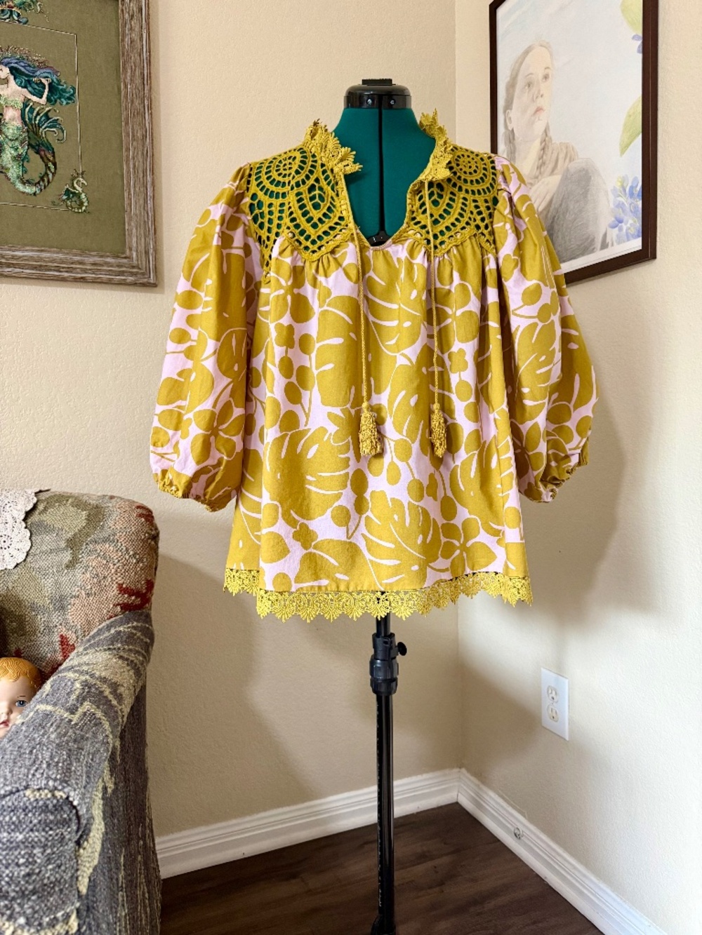 Sundance Crochet Yoke Blouse – Size XL – Green & Lilac Floral